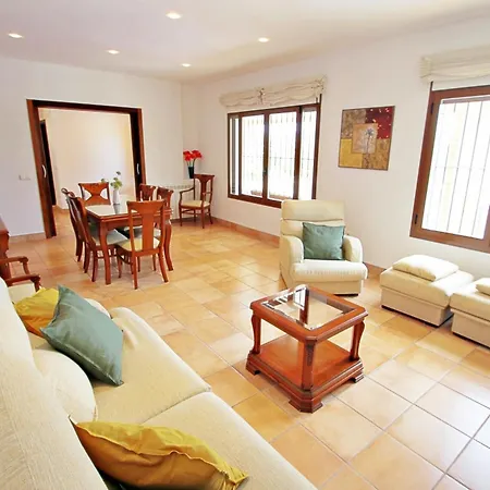 Maite - Spacious With Views And Private Pool In וילה